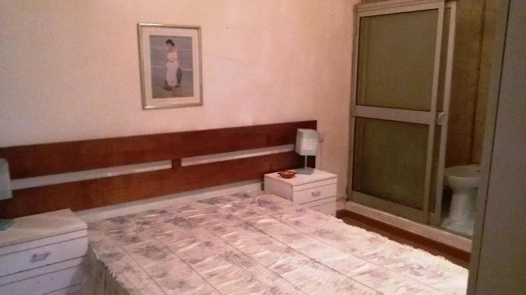 Отель Residencial Ipanema Лиссабон Гостевой дом